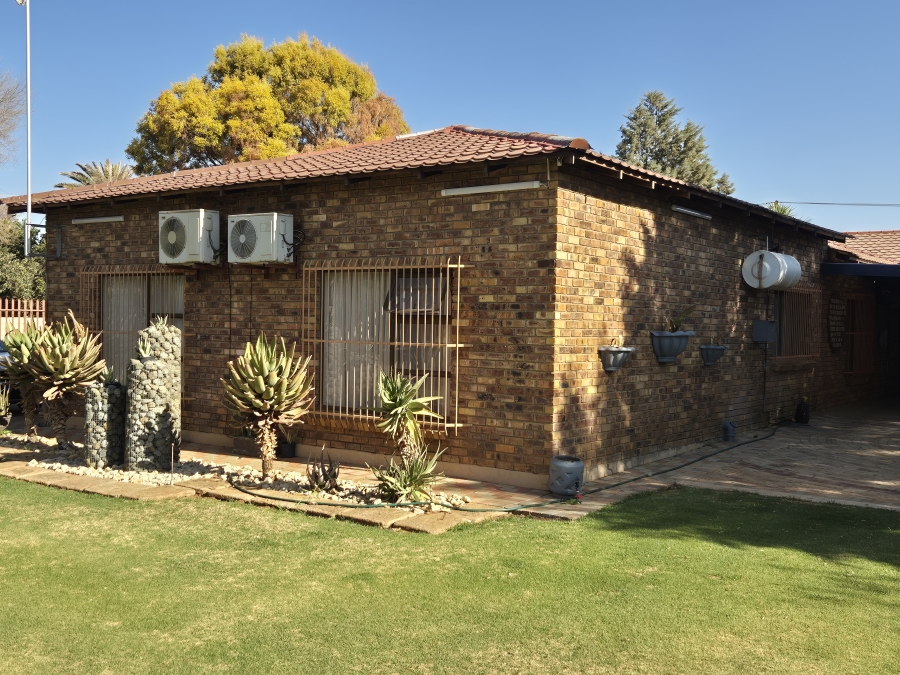 5 Bedroom Property for Sale in Wolmaransstad North West